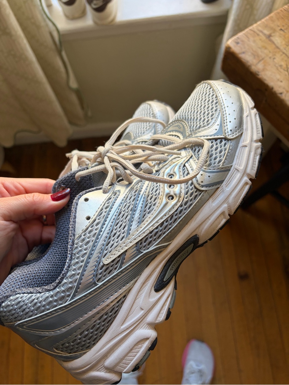 Metallic Saucony Women's Light Grey Mesh Athletic Shoes